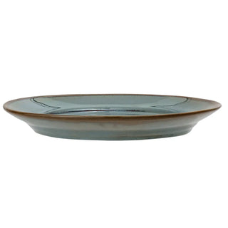 Bord aardewerk groen Pixie 28cm van Bloomingville, schuin bekeken met vorm en afwerking zichtbaar
