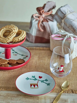 Borden aardewerk beige yule 16cm - set van 2 van Bloomingville, in een gestileerde detailopstelling