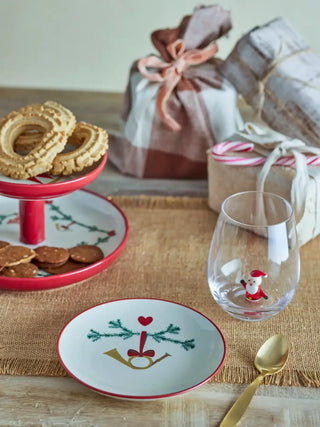 Borden aardewerk beige yule 16cm - set van 2 van Bloomingville, in een gestileerde productopstelling