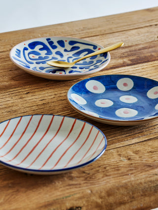 Bordenset aardewerk blauw Eviaya Ø16 cm - set van 3 van Bloomingville, toegepast in een sfeervolle interieursetting