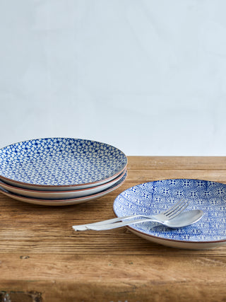 Bordenset blauw Karine Ø25 cm - 4 stuks van Bloomingville, toegepast in een sfeervolle interieursetting