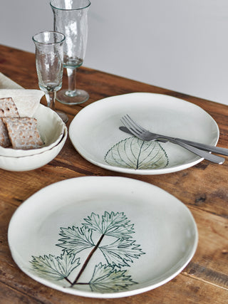 Bordenset naturel Aubrin Ø27 cm - set van 2 van Bloomingville, toegepast in een sfeervolle interieursetting