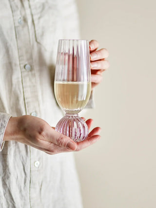 Champagneglas glas transparant Taurin 17cm van Bloomingville, toegepast in een sfeervolle interieursetting