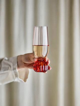 Champagneglas roze Taurin van Bloomingville, toegepast in een sfeervolle interieursetting