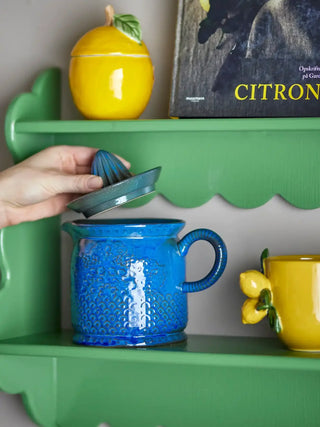 Citroenpers aardewerk blauw Liselu van Bloomingville, toegepast in een sfeervolle interieursetting