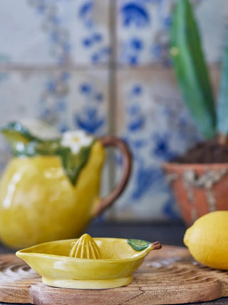 Citroenpers aardewerk geel Limone van Bloomingville, toegepast in een sfeervolle interieursetting