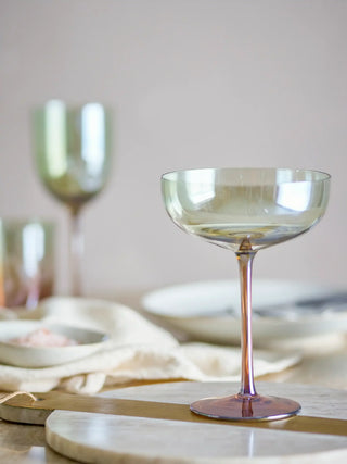 Cocktailglas glas brons Aston - 4 stuks van Bloomingville, toegepast in een sfeervolle interieursetting