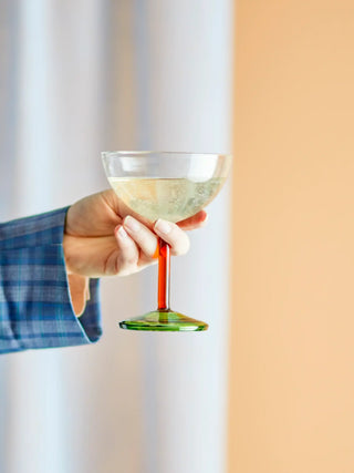 Cocktailglas glas groen Martine van Bloomingville, toegepast in een sfeervolle interieursetting