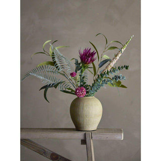 Crown bouquet rood van Bloomingville, toegepast in een sfeervolle interieursetting