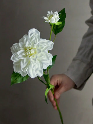 Dahlia kunstbloem wit van Bloomingville, toegepast in een sfeervolle interieursetting
