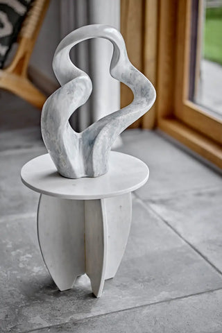 Deco aardewerk grijs Rouyi 34cm van Bloomingville, in een gestileerde productopstelling