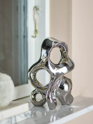 Decobeeld aardewerk zilver Vinini 27cm van Bloomingville, in een gestileerde detailopstelling