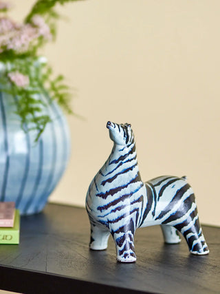 Decoratie aardewerk blauw Zayn 17cm van Bloomingville, toegepast in een sfeervolle interieursetting