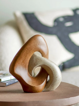 Decoratiebeeld polyresin bruin Esad 21cm van Bloomingville, toegepast in een sfeervolle interieursetting