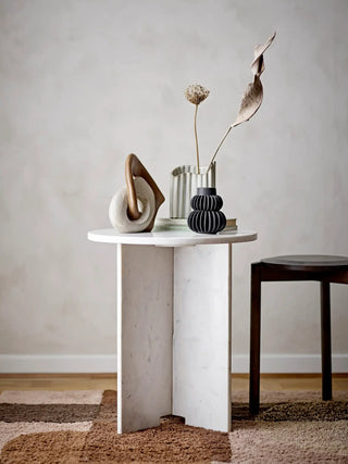 Decoratiebeeld polyresin bruin Esad 21cm van Bloomingville, in een gestileerde productopstelling