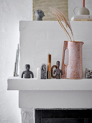 Decoratiebeeld terracotta zwart Vesla 8cm van Bloomingville, in een gestileerde detailopstelling