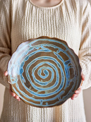 Dienblad aardewerk blauw Marjorie 29cm van Bloomingville, toegepast in een sfeervolle interieursetting