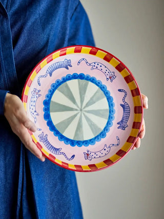 Dienblad aardewerk multi Missy 30cm van Bloomingville, toegepast in een sfeervolle interieursetting