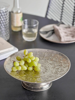 Dienblad metaal zilver Litha 25cm van Bloomingville, toegepast in een sfeervolle interieursetting