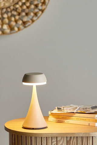 Draagbare lamp aluminium nature Pepple van Bloomingville, toegepast in een sfeervolle interieursetting