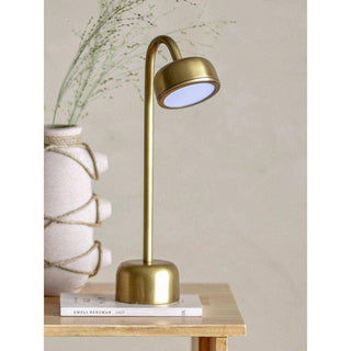 Draagbare lamp Niko goud 35cm van Bloomingville, toegepast in een sfeervolle interieursetting