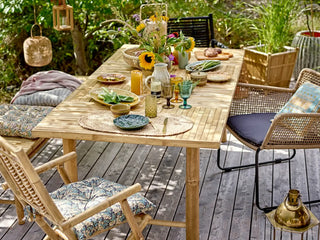 Eettafel bamboe nature Sole 98x200cm van Bloomingville, toegepast in een stijlvolle woonkamer