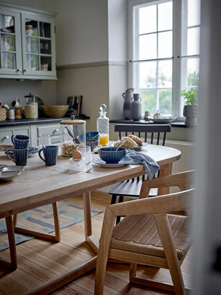 Eettafel rubberwood naturel Serrone 100x200cm van Bloomingville, toegepast in een sfeervolle interieursetting