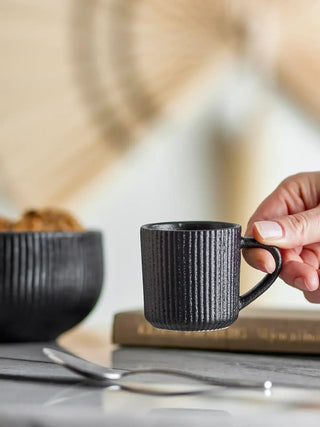 Espressomok aardewerk zwart Neri - 75ml van Bloomingville, in een gestileerde productopstelling
