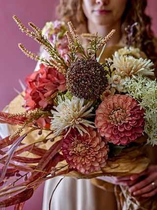 Foxtail kunstbloem rose, in een gestileerde detailopstelling, als aanvullende beeldvariant, vanuit een tweede beeldhoek