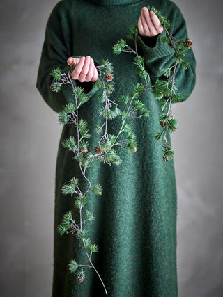 Guirlande kunstbloemen groen 200cm van Bloomingville, toegepast in een sfeervolle interieursetting