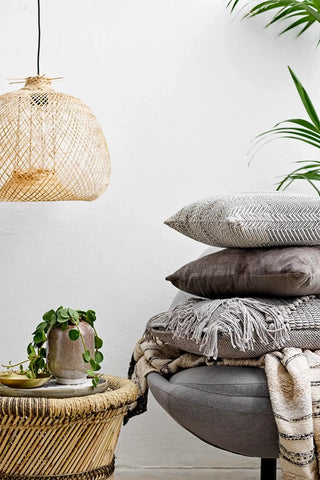 Hanglamp bamboe nature Rodi 42cm van Bloomingville, toegepast in een sfeervolle interieursetting