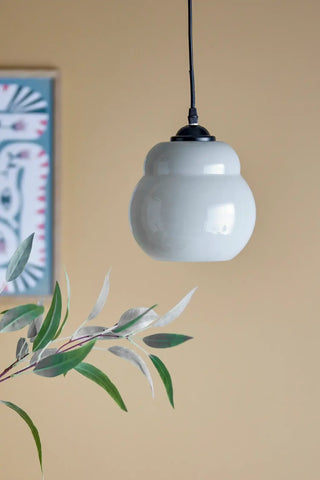 Hanglamp glas grijs Motella 19cm van Bloomingville, toegepast in een sfeervolle interieursetting