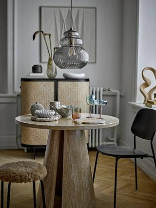 Hanglamp glas grijs Sybia van Bloomingville, toegepast in een sfeervolle interieursetting