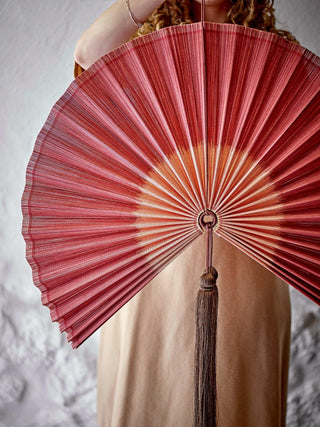 Jaime wand ornament rose 70cm van Bloomingville, toegepast in een sfeervolle interieursetting