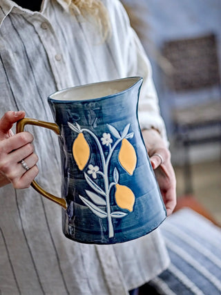 Kan aardewerk blauw Feriha 3L van Bloomingville, toegepast in een sfeervolle interieursetting