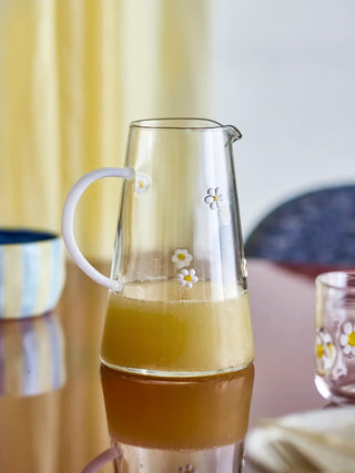 Kan glas transparant Buzz - 800ml van Bloomingville, toegepast in een sfeervolle interieursetting