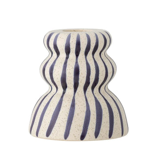 Kandelaar aardewerk blauw Gabin 8cm van Bloomingville, schuin bekeken met vorm en afwerking zichtbaar