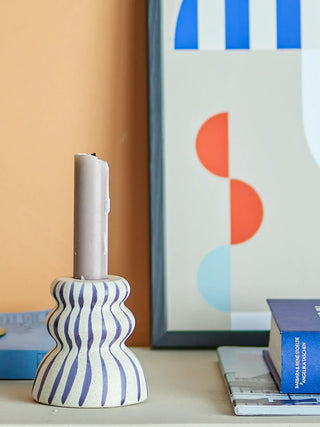 Kandelaar aardewerk blauw Gabin 8cm van Bloomingville, toegepast in een sfeervolle interieursetting