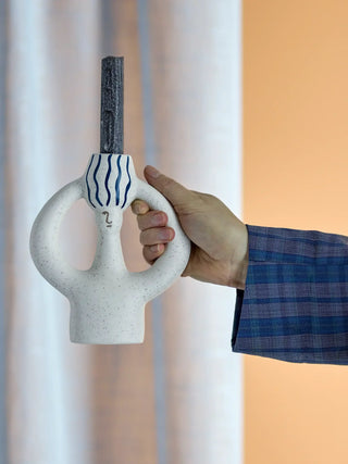 Kandelaar aardewerk blauw Hatty 17cm van Bloomingville, toegepast in een sfeervolle interieursetting