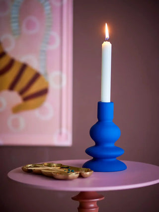 Kandelaar aardewerk blauw Thorne 16cm van Bloomingville, toegepast in een sfeervolle interieursetting