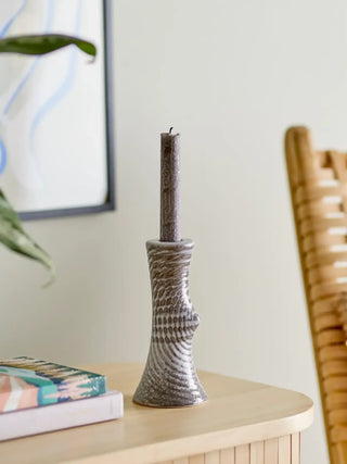 Kandelaar aardewerk grijs Raheem 17cm van Bloomingville, toegepast in een sfeervolle interieursetting