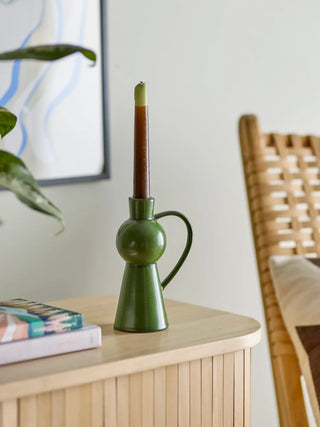 Kandelaar aardewerk groen Fija 18cm van Bloomingville, toegepast in een sfeervolle interieursetting