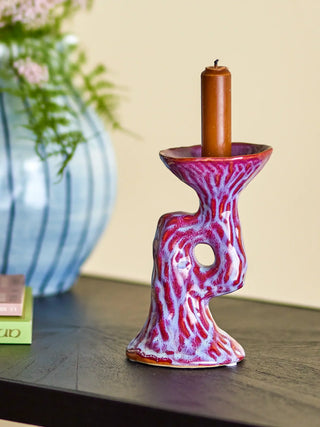 Kandelaar aardewerk roze Ivalie 16cm van Bloomingville, toegepast in een sfeervolle interieursetting