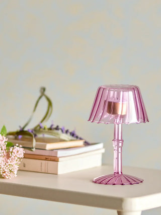 Kandelaar glas rose Cisco 18cm van Bloomingville, toegepast in een sfeervolle interieursetting