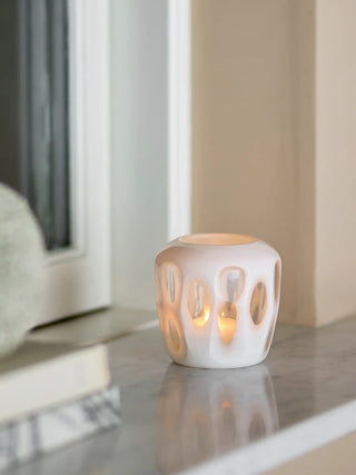 Kandelaar glas wit Rohan 9cm van Bloomingville, toegepast in een sfeervolle interieursetting