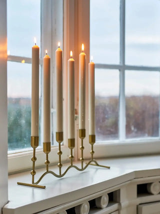 Kandelaar metaal brass Kiri 40cm van Bloomingville, toegepast in een sfeervolle interieursetting
