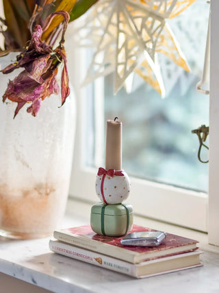 Kandelaar polyresin groen Wish 9cm van Bloomingville, toegepast in een sfeervolle interieursetting