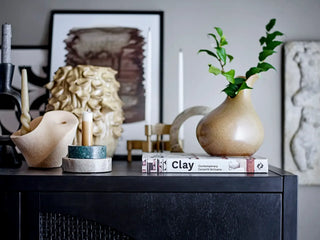 Kandelaar polyresin zwart Bijan 23cm van Bloomingville, in een gestileerde detailopstelling
