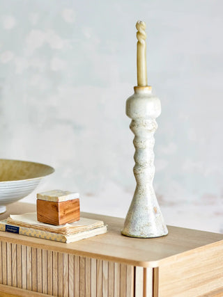 Kandelaar terracotta wit Bancroft 33cm van Bloomingville, toegepast in een sfeervolle interieursetting