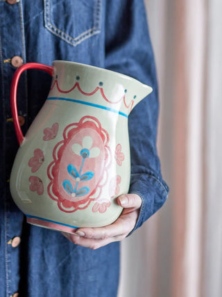 Karaf aardewerk roze Odina 3,3 liter van Bloomingville, toegepast in een sfeervolle interieursetting